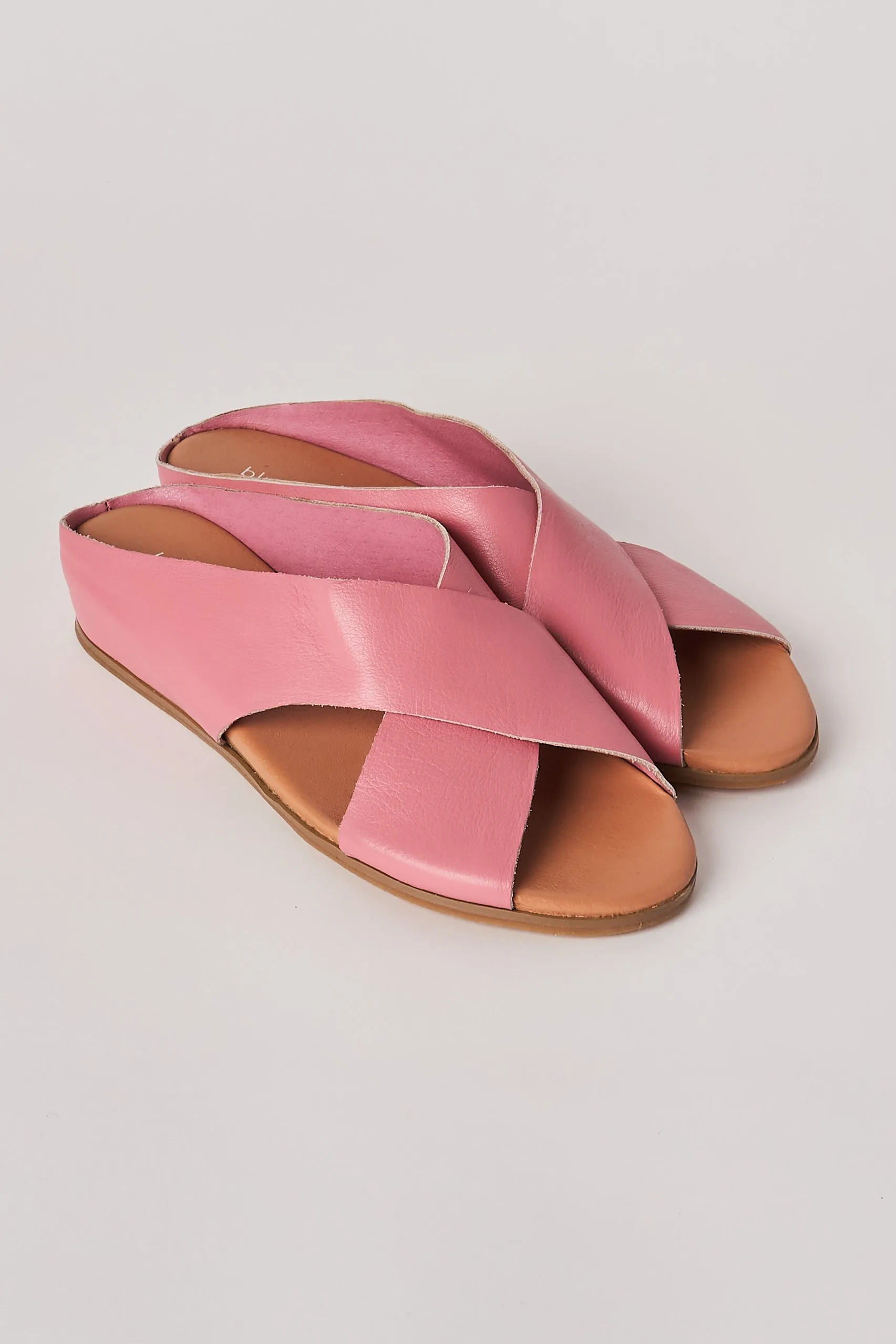 Harli Cross Flat