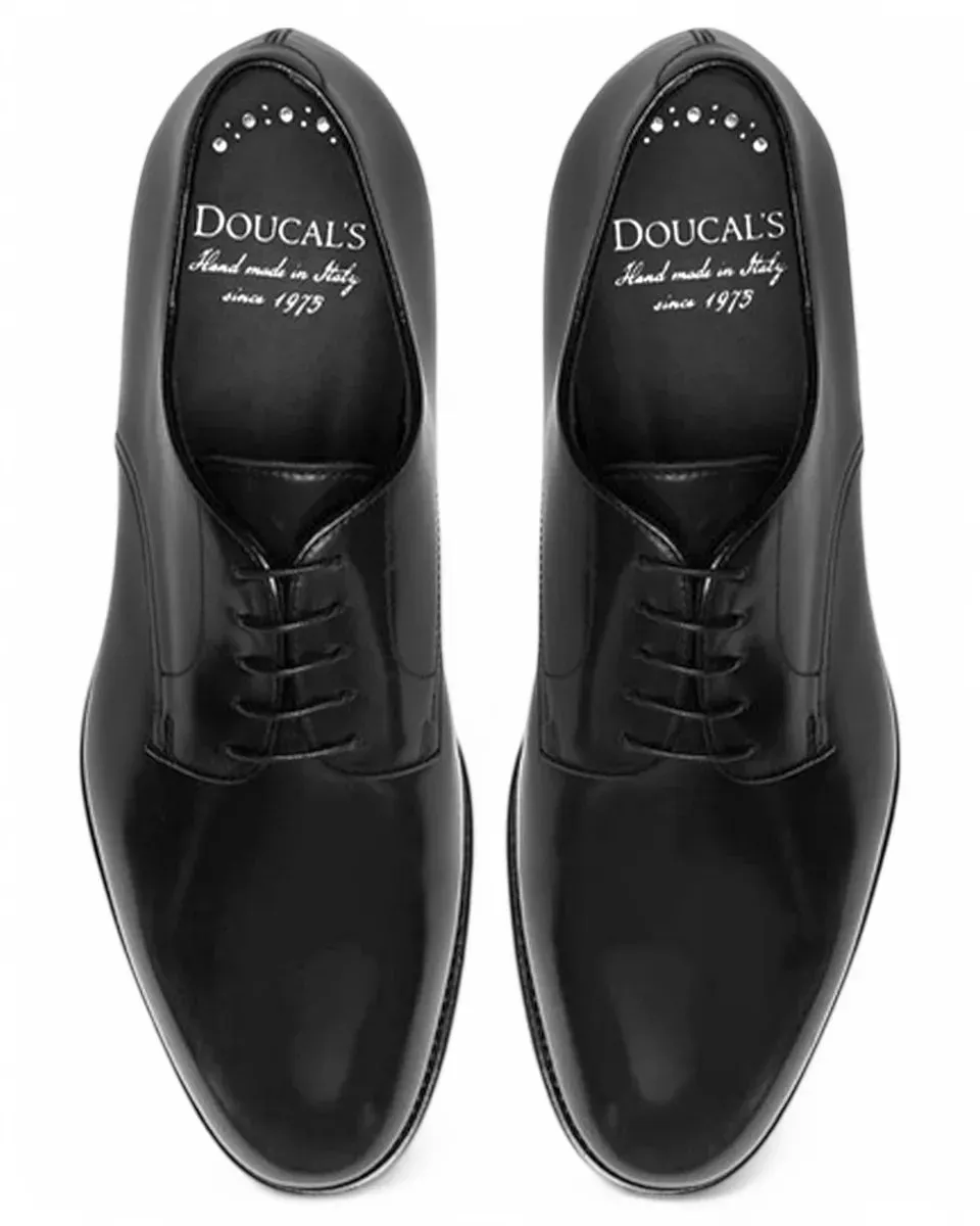 Stringate Doucal’s in Pelle Nera Spazzolata