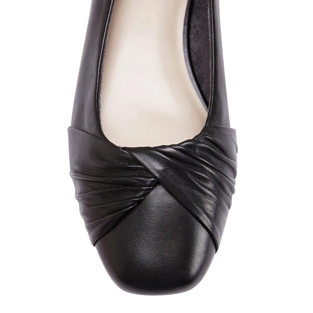 Tammy Flat in Black Leather